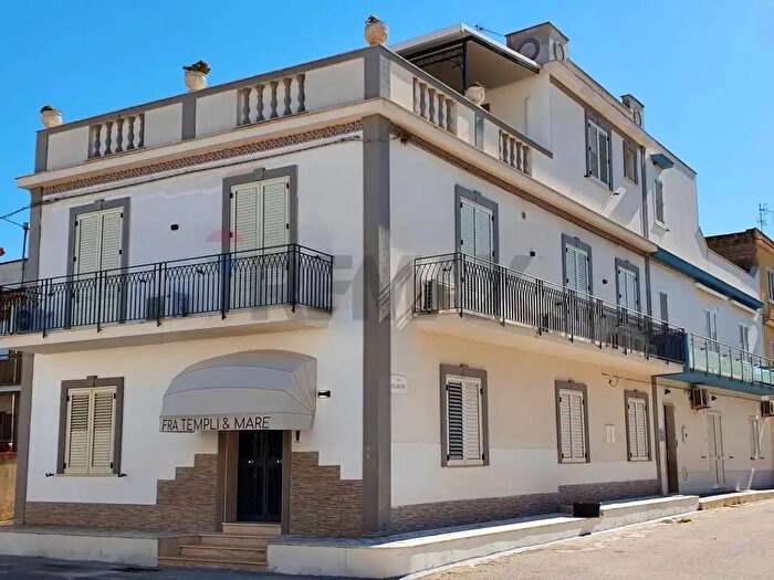 Casa con 11 locali in vendita in Via Sirio, Castelvetrano