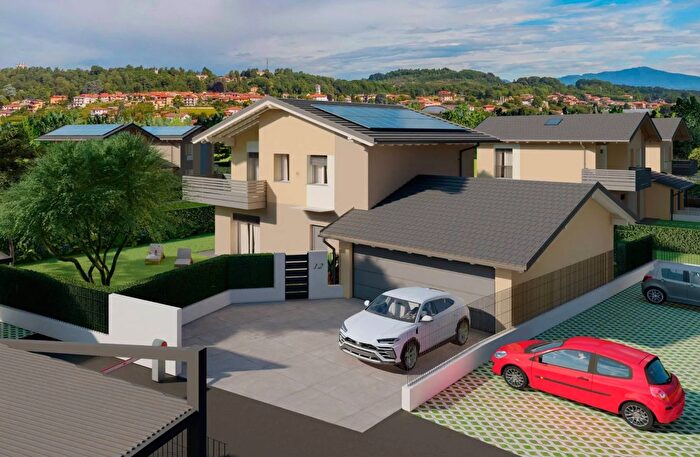 Casa quadrilocale in vendita in Via Fornaci, Ternate