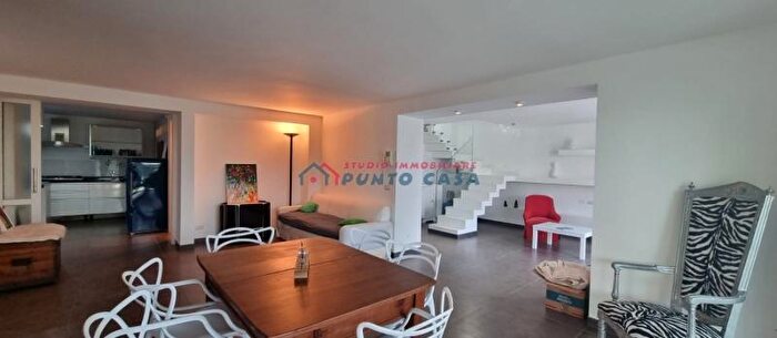 Casa quadrilocale in affitto in Via Monaci, Valderice