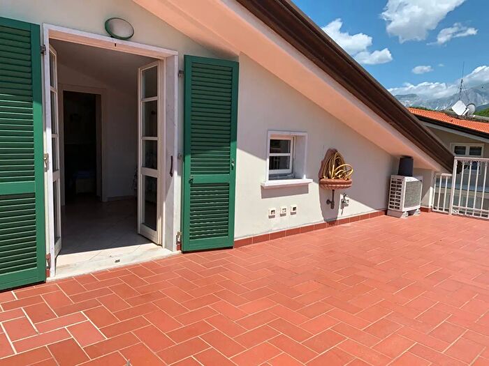 Appartamento bilocale in vendita in Via delle Pinete, Massa