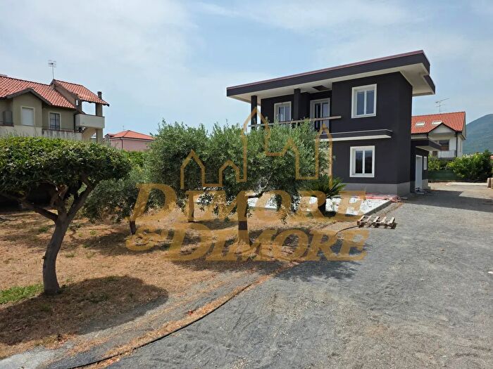 Casa con 6 locali in vendita in Ceriale