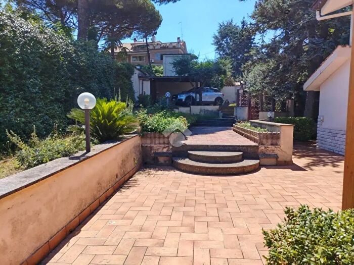 Appartamento trilocale in vendita in Via del Caravaggio, Marino