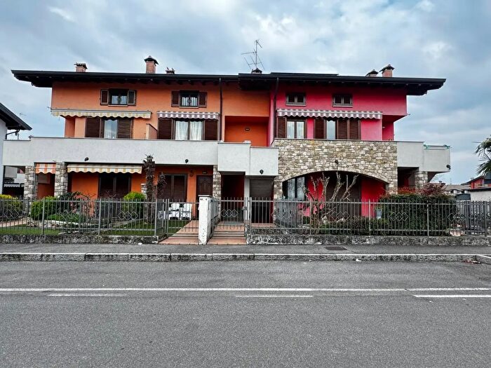 Casa quadrilocale in vendita in Via dei Pioppi, Bolgare