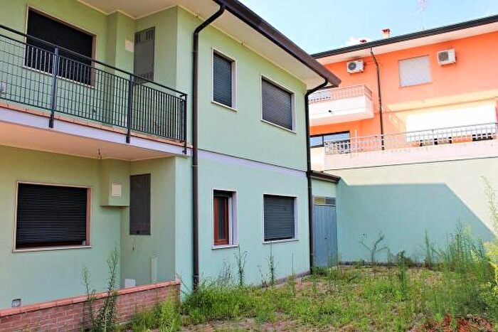 Casa con 6 locali in vendita in Via Romea, Taglio Di Po