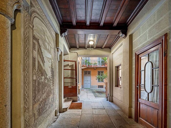 Appartamento quadrilocale in affitto in Via Borgospesso, Quadrilatero della Moda, Milano