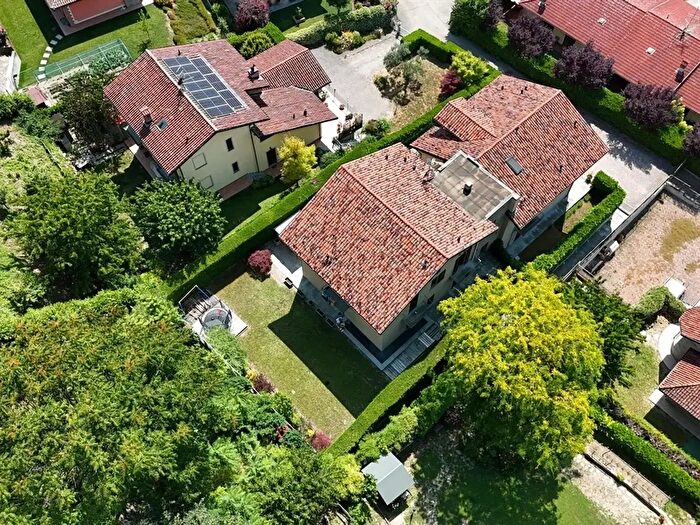 Appartamento con 5 locali in vendita in Corso Enotria, Alba