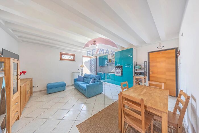 Appartamento trilocale in vendita in Via del Faro, Fiumicino