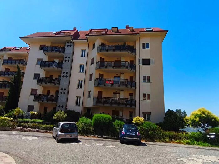 Appartamento quadrilocale in vendita in Via Biagio Miraglia, Catanzaro