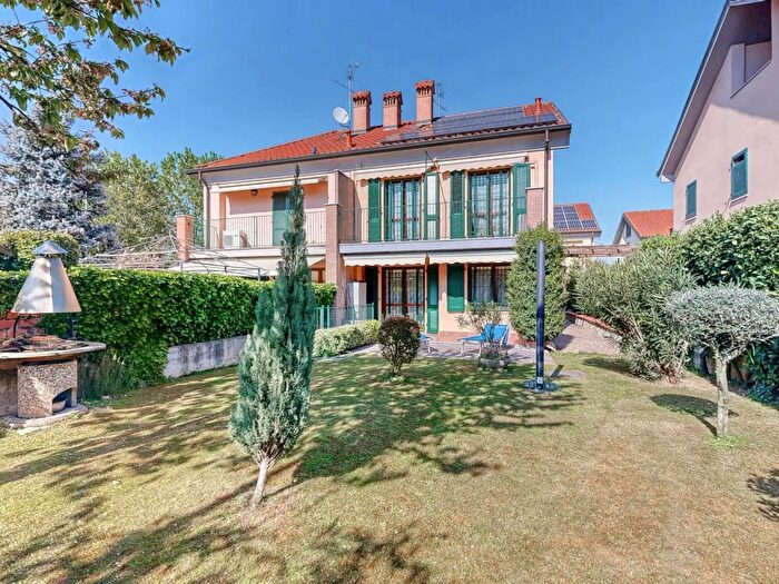 Casa con 5 locali in vendita in Via Roma, Pioltello