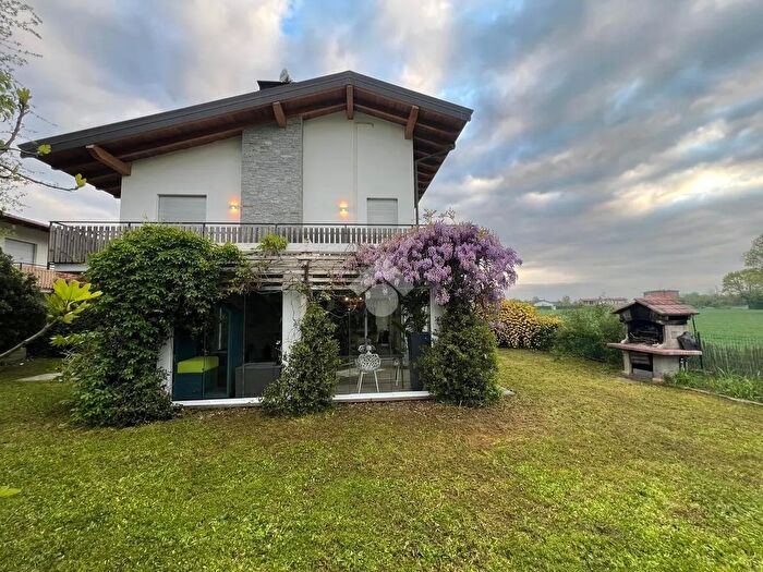 Casa quadrilocale in vendita in Via Falcone E Borsellino, Verdello