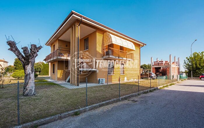 Appartamento quadrilocale in vendita in Via Savena Vecchia, Baricella