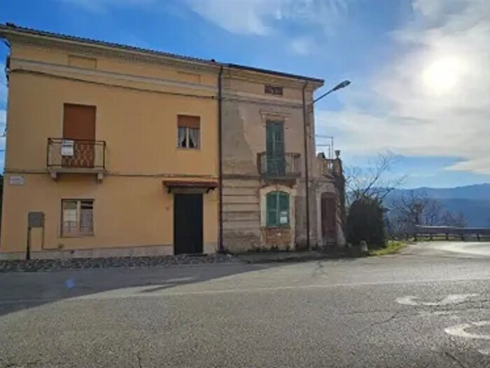 Casa con 6 locali in vendita in Strada Statale Frentana, Lama Dei Peligni
