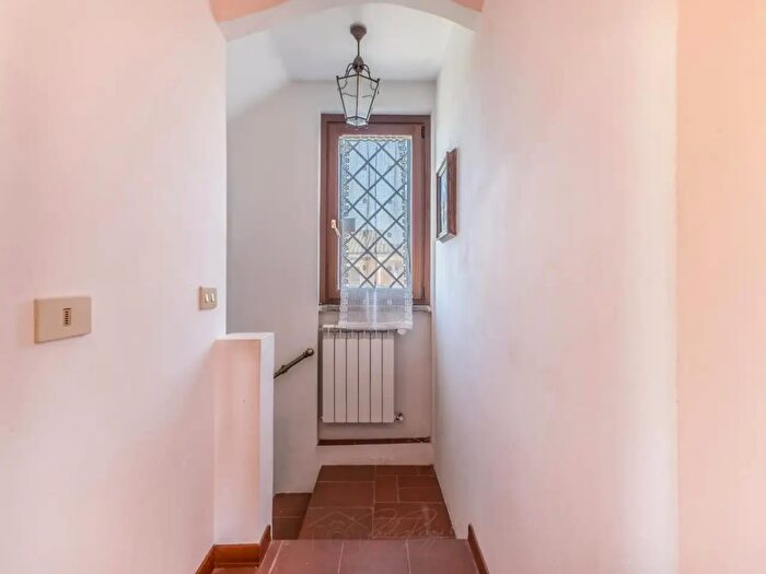 Casa con 5 locali in vendita in Via Lago Maggiore, Pomezia