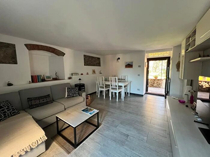 Casa con 9 locali in vendita in Via Canale, Castelnuovo Magra