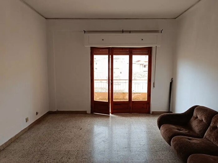 Appartamento trilocale in vendita in Via Capitano Manfredi, Lamezia Terme