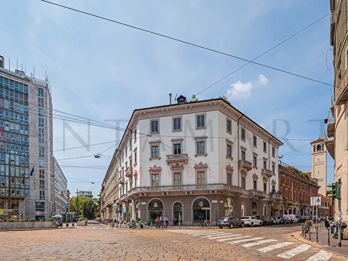 Appartamento con 5 locali in vendita in Largo Guido Donegani, Milano