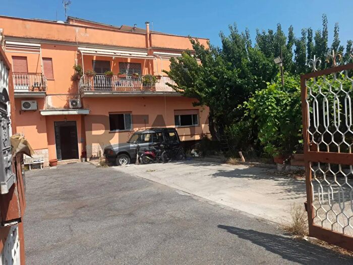 Appartamento quadrilocale in vendita in Via Lucio Mariani, Roma