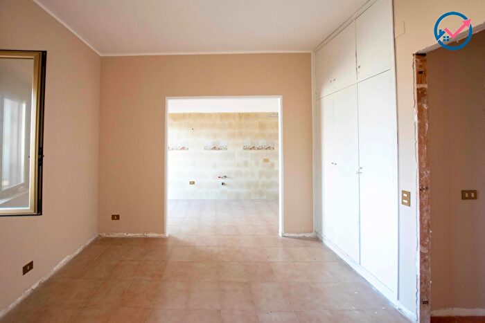 Appartamento trilocale in vendita in Via Villagrazia, Palermo