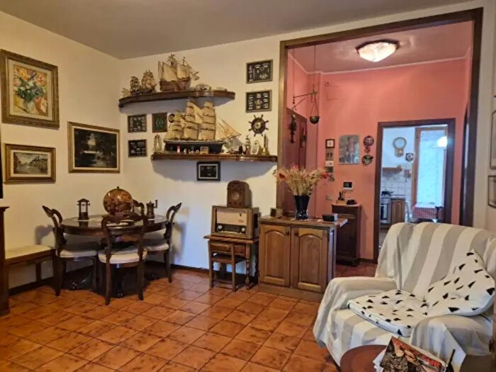 Appartamento con 5 locali in vendita in Via Francesco Saverio Altamura, Firenze