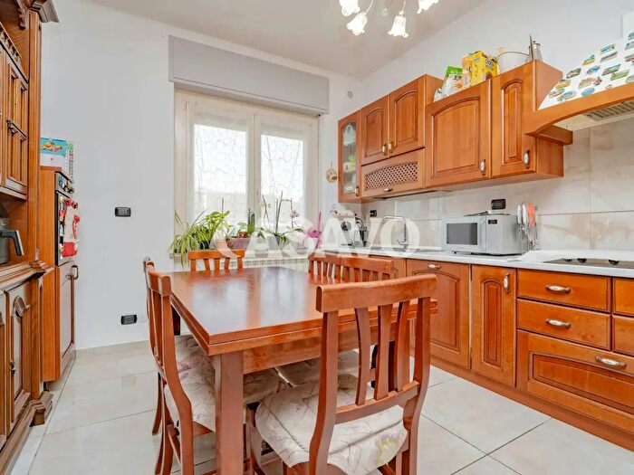 Appartamento quadrilocale in vendita in Via Sommariva, Carmagnola