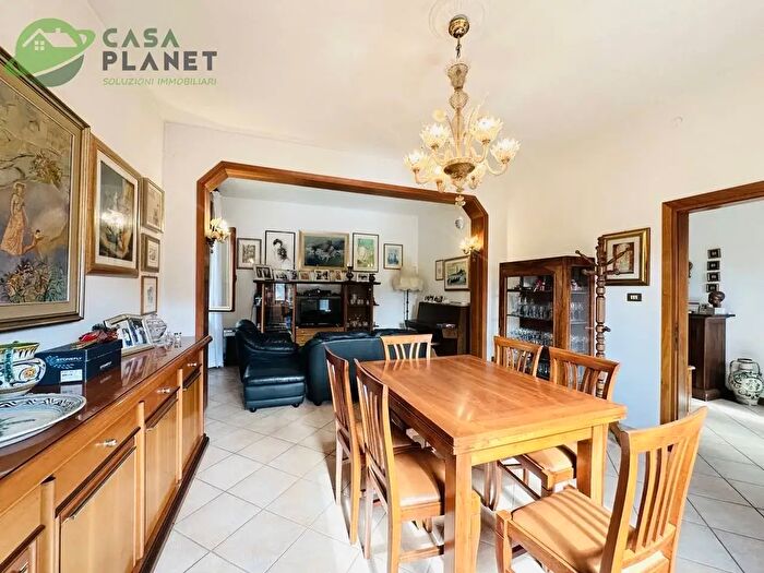 Casa con 8 locali in vendita in Scorze