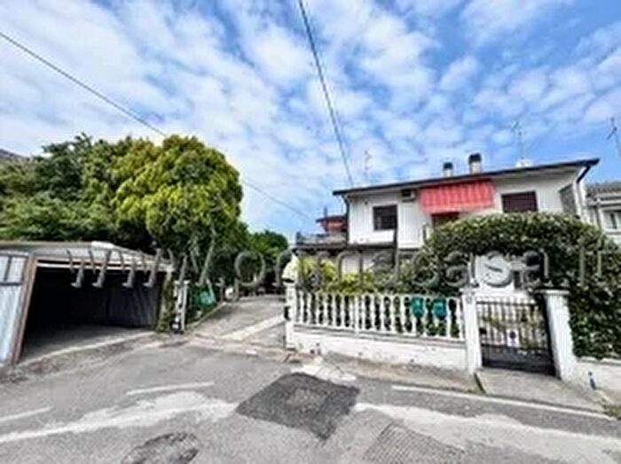 Casa con 16 locali in vendita in Santi Martiri, Cerea