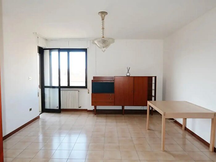 Appartamento trilocale in affitto in Via Rigopiano, Pescara