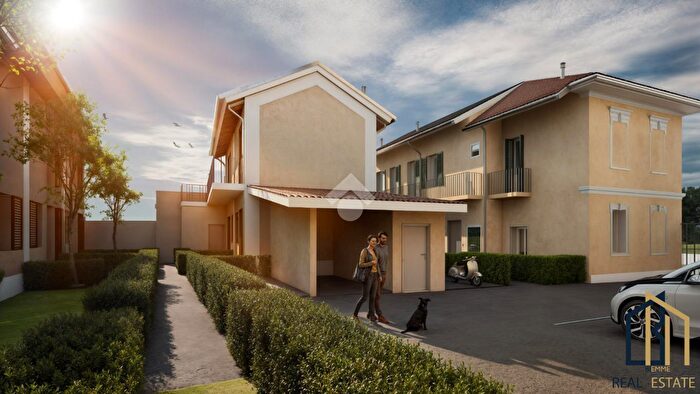 Casa quadrilocale in vendita in Via Lodi, Melegnano