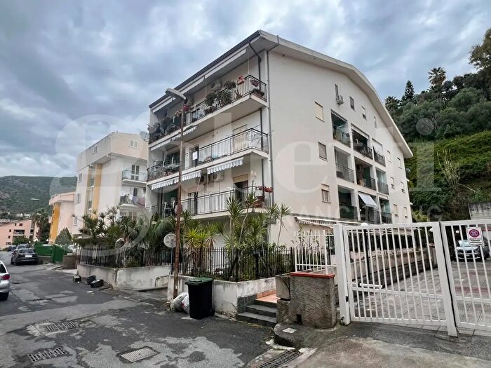 Appartamento trilocale in vendita in Via Roberto Mirabelli a, Amantea