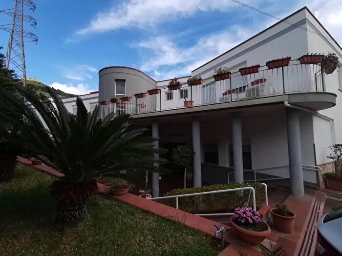 Casa con 20 locali in vendita in Via Carlo Levi, Palermo