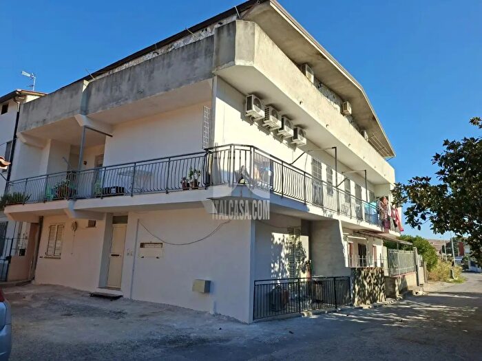 Appartamento trilocale in vendita in Via Casabonja, Crotone