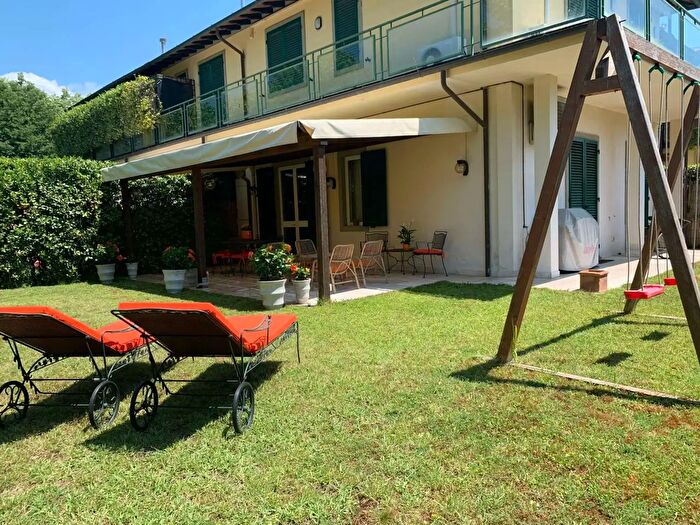 Appartamento quadrilocale in vendita in Via d Alighieri, Pietrasanta