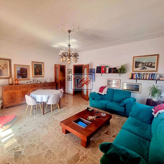 Casa quadrilocale in vendita in Via per Grezzago, Vaprio DAdda