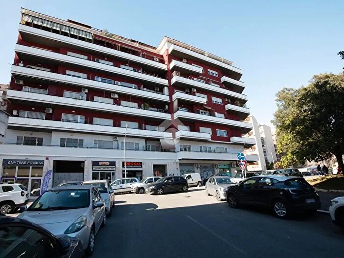 Appartamento trilocale in vendita in Via Albano, Roma