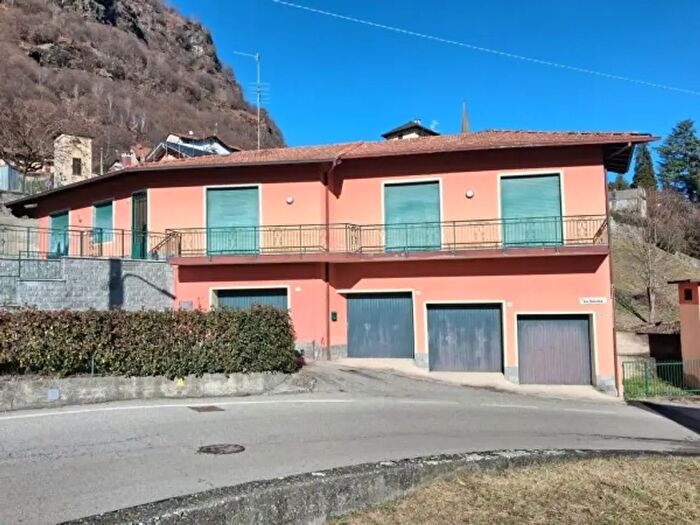 Casa con 6 locali in vendita in Via Tre Cascine, Omegna