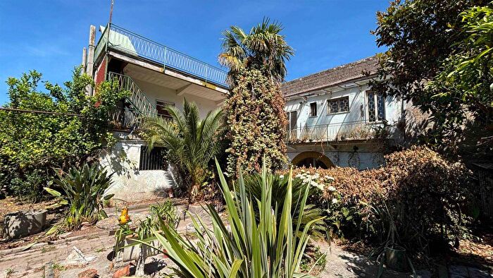 Casa con 7 locali in vendita in Via Vellaria, Falciano Del Massico