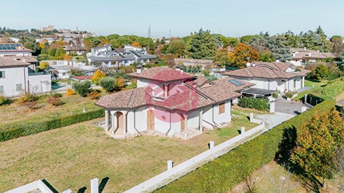 Casa con 5 locali in vendita in Santarcangelo Di Romagna