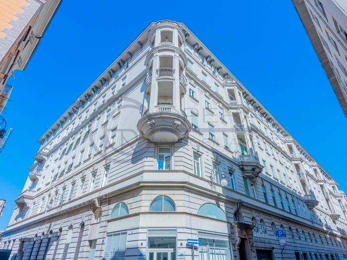 Appartamento trilocale in affitto in Via Luigi Cadorna, Città Vecchia, Trieste