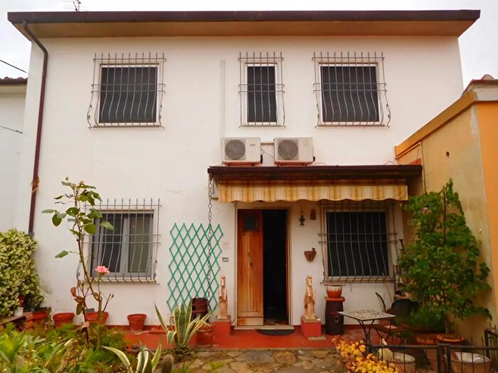 Casa con 6 locali in vendita in San Giuliano Terme