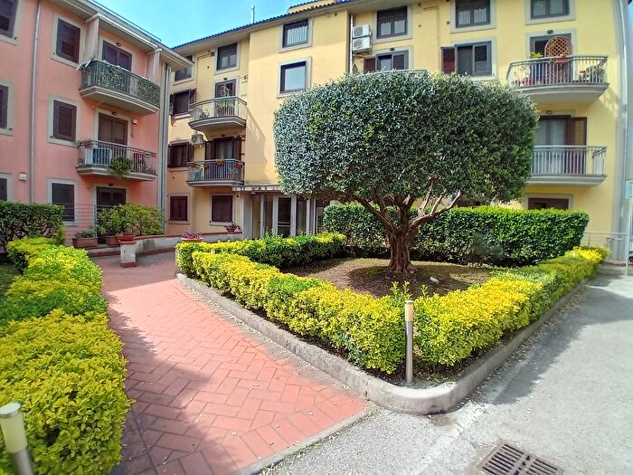 Appartamento trilocale in vendita in Via degli Etruschi, Salerno