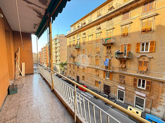 Appartamento con 5 locali in vendita in Corso Luigi Andrea Martinetti, Genova