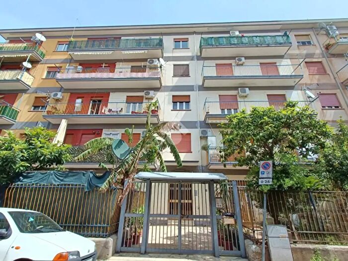 Appartamento quadrilocale in vendita in Via Badia, Palermo
