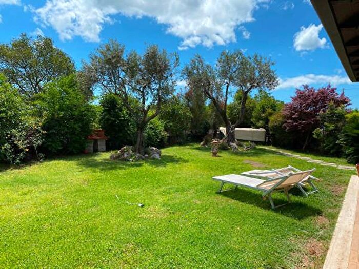 Casa con 6 locali in vendita in Via Cintio, Formia