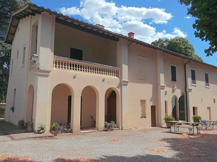 Casa con 15 locali in vendita in Strada di Scacciapensieri, Siena