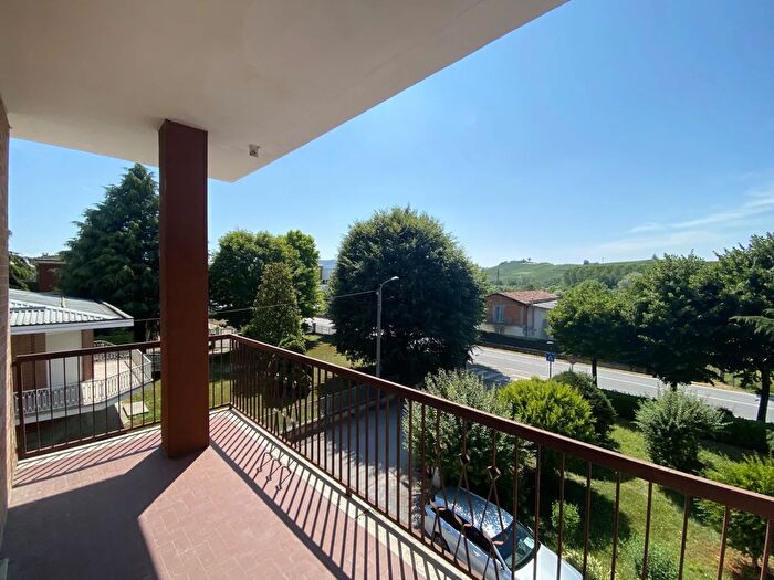 Appartamento quadrilocale in vendita in Via delle Rose, Grinzane Cavour