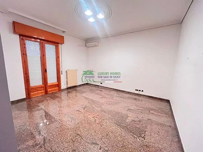 Appartamento con 5 locali in affitto in Via Caravaggio, Comiso