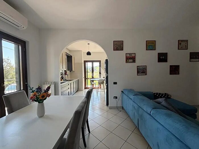 Appartamento quadrilocale in vendita in Via Maiella, Basciano