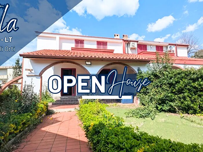 Casa con 5 locali in vendita in Formia