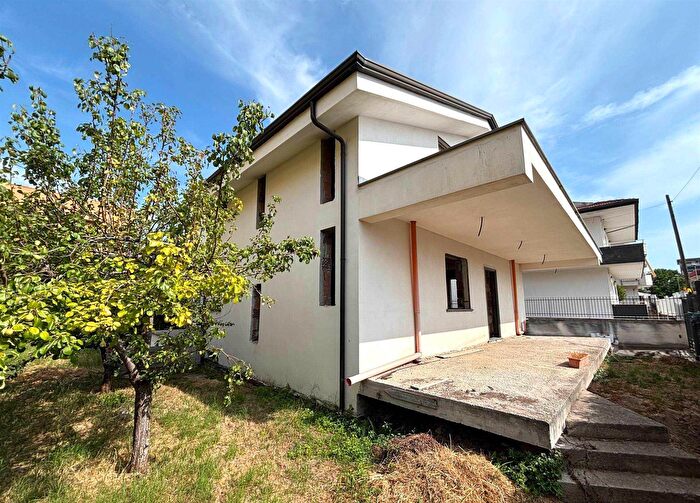 Casa monolocale in vendita in Via Padule, Mondragone