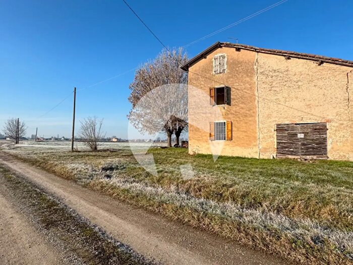Casa con 7 locali in vendita in Via Isonzo, Castelnovo Di Sotto